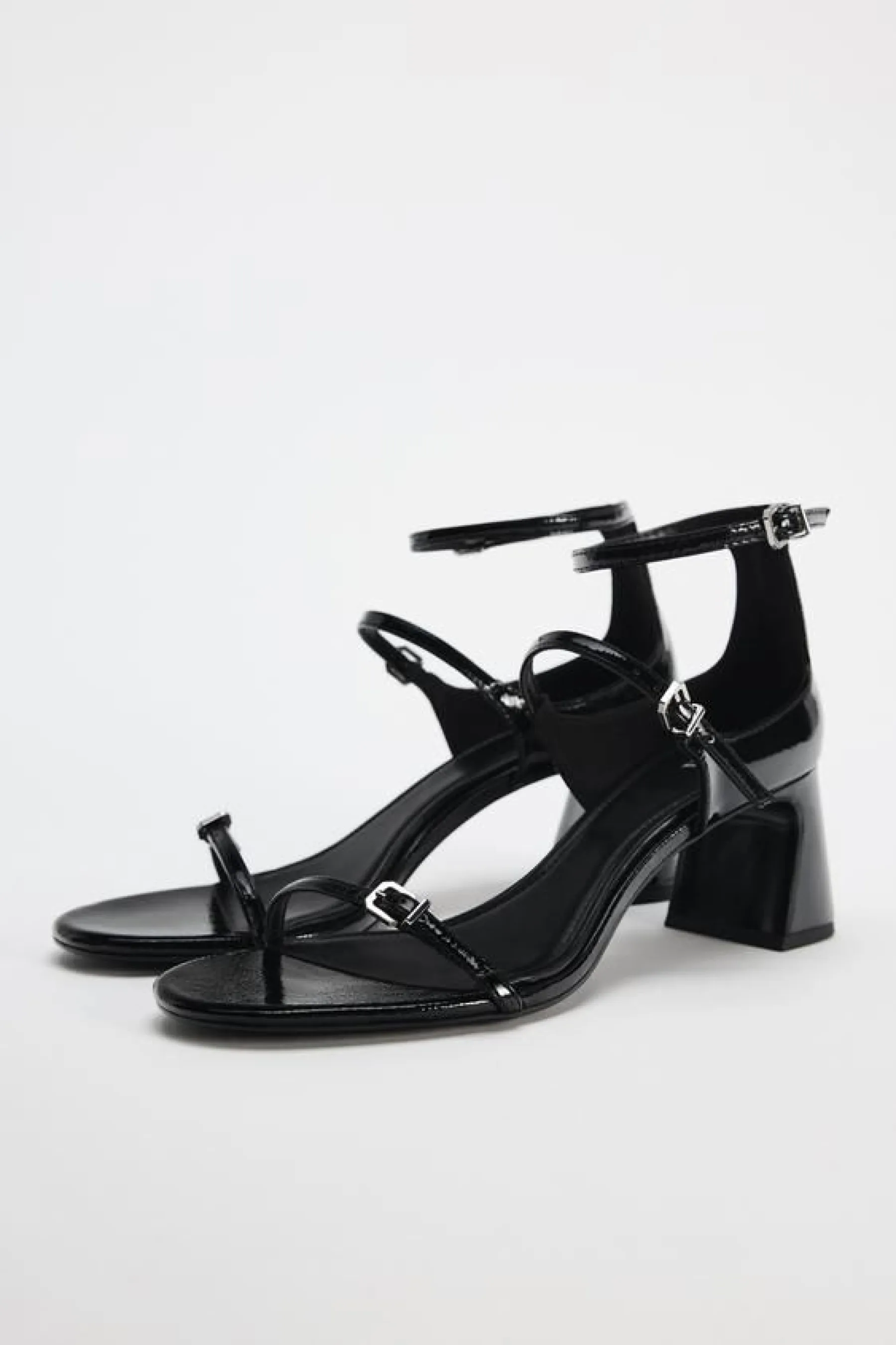 Sandale à talon noir ciré ZARA