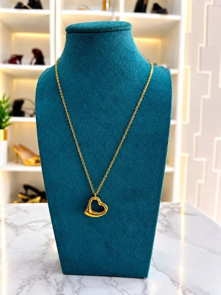 Collier pendentif suspendu