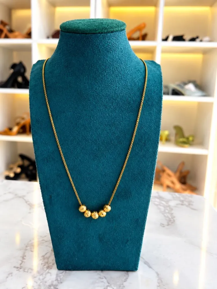 Collier fin