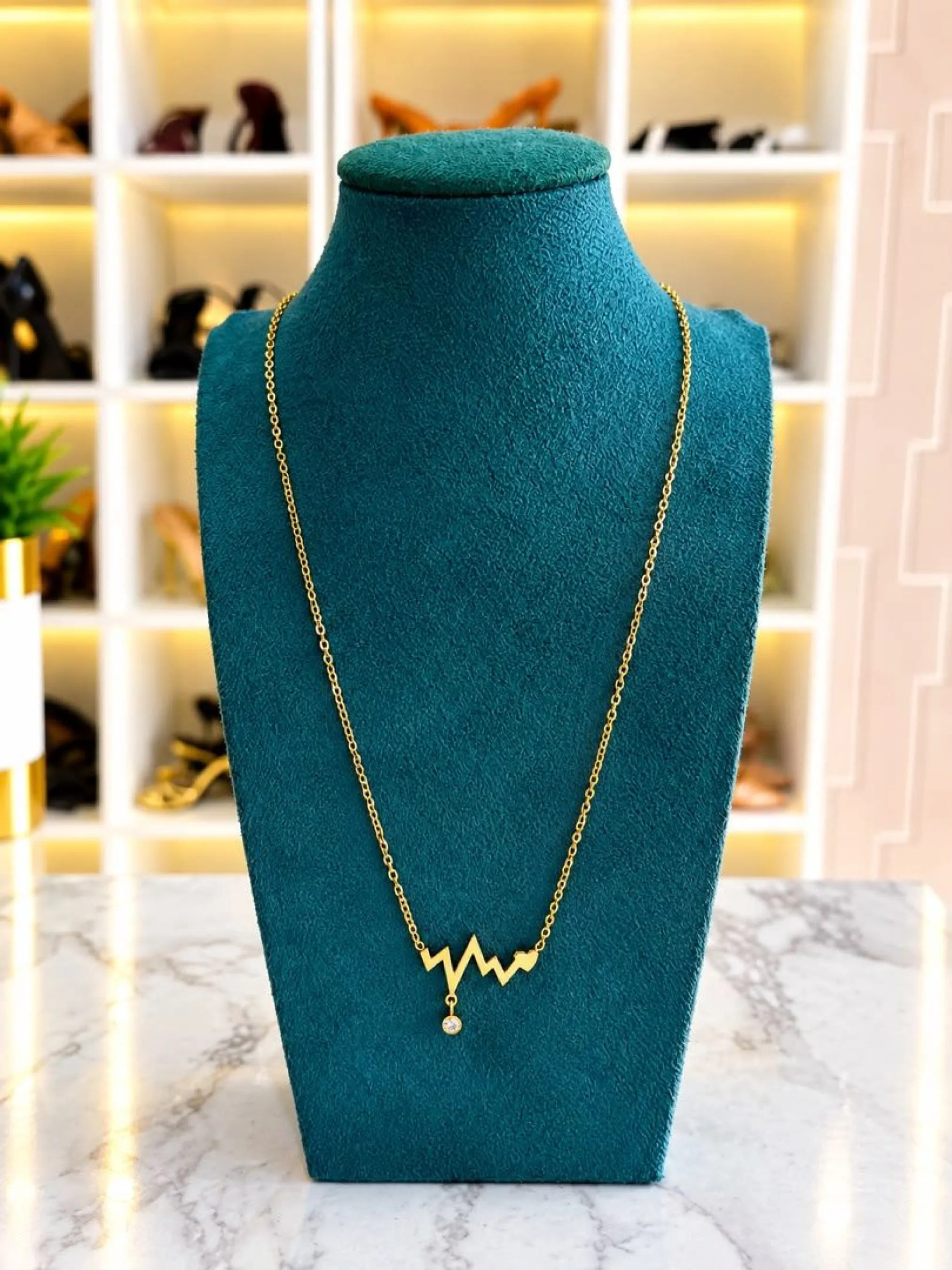 Collier doré en maille