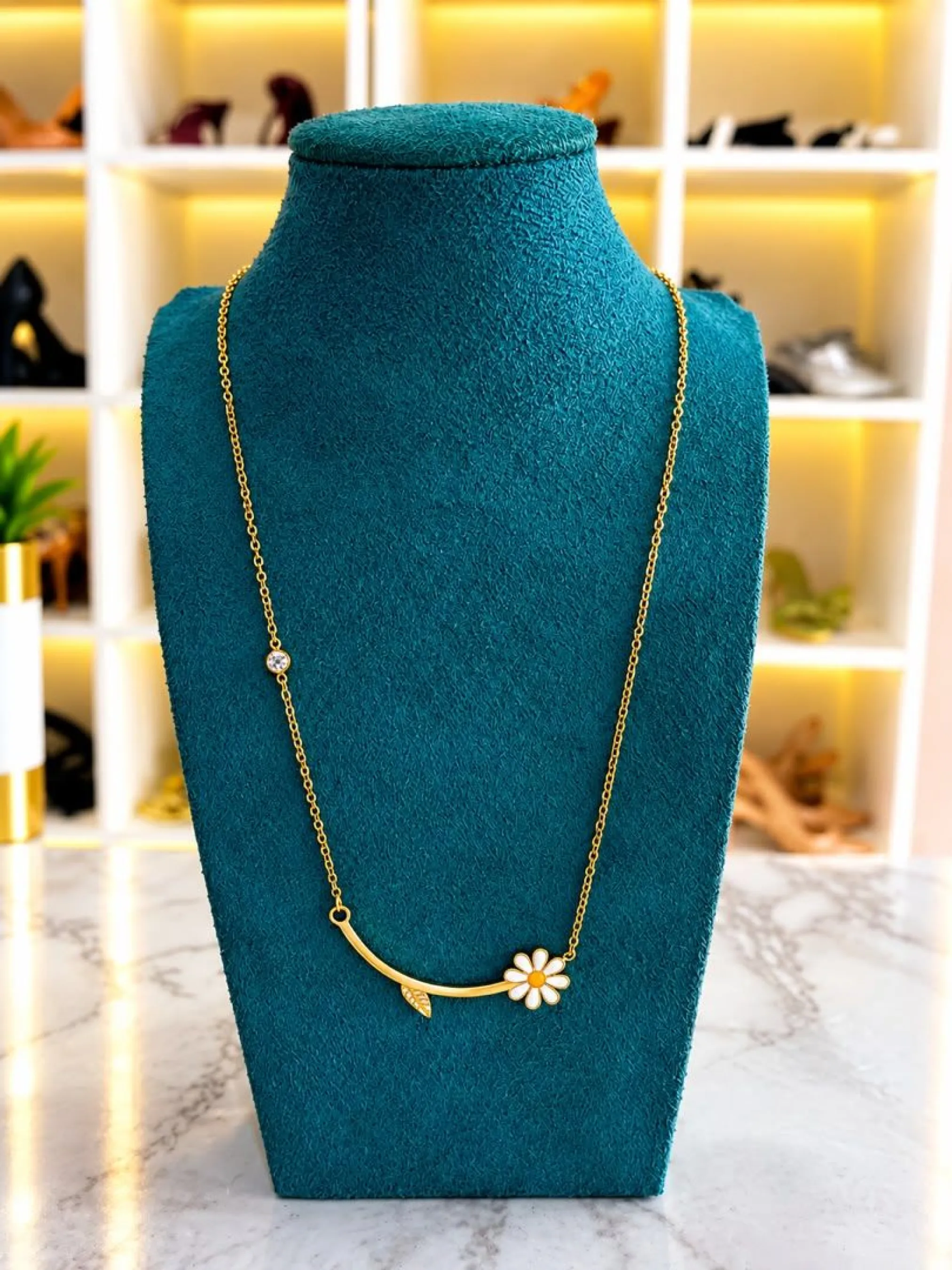 collier doré en fleur tournesol