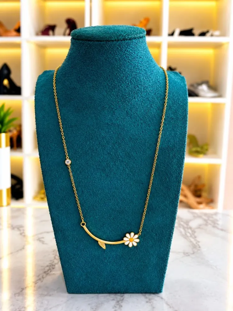 collier doré en fleur tournesol