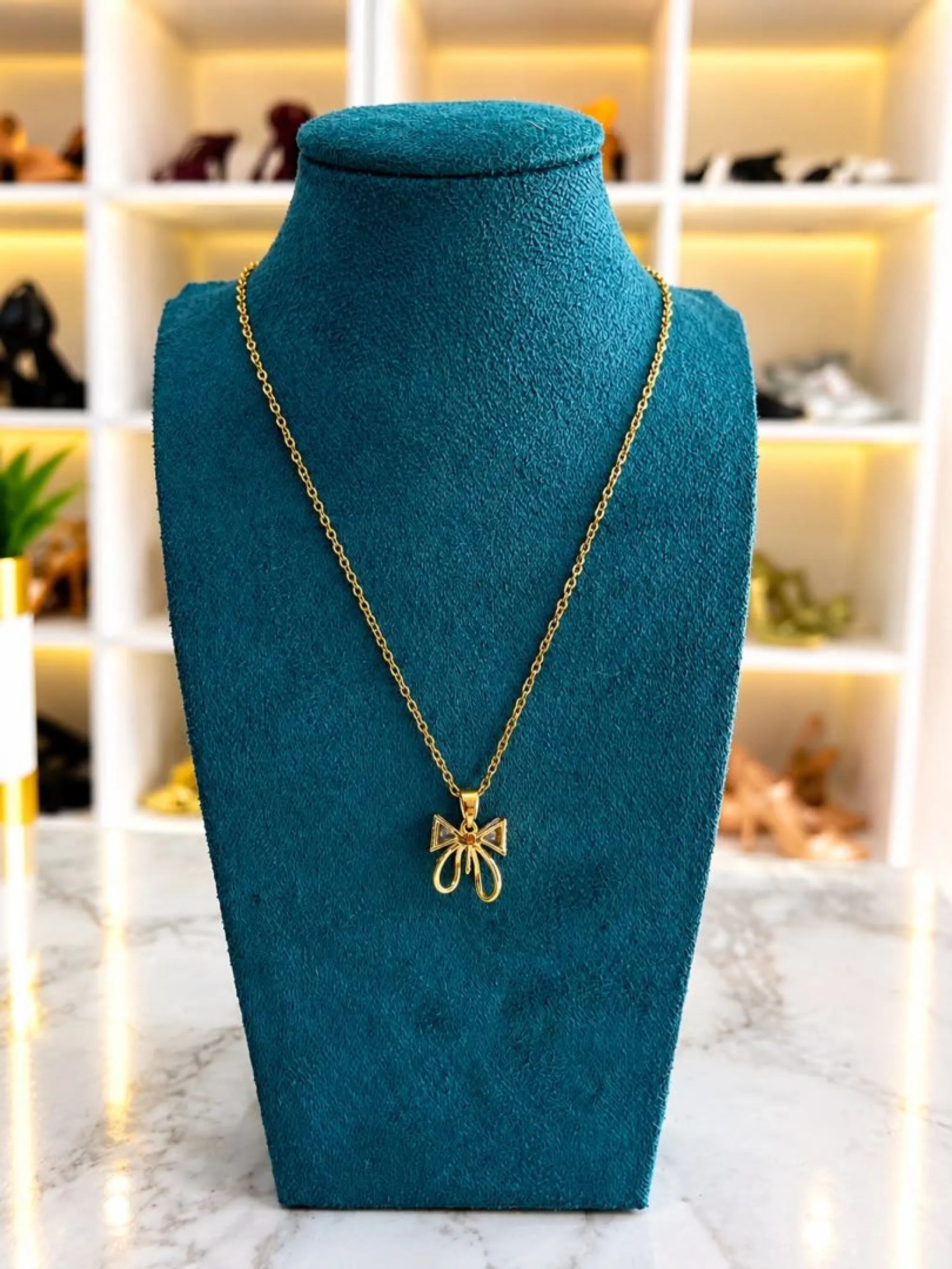Collier doré pendentif