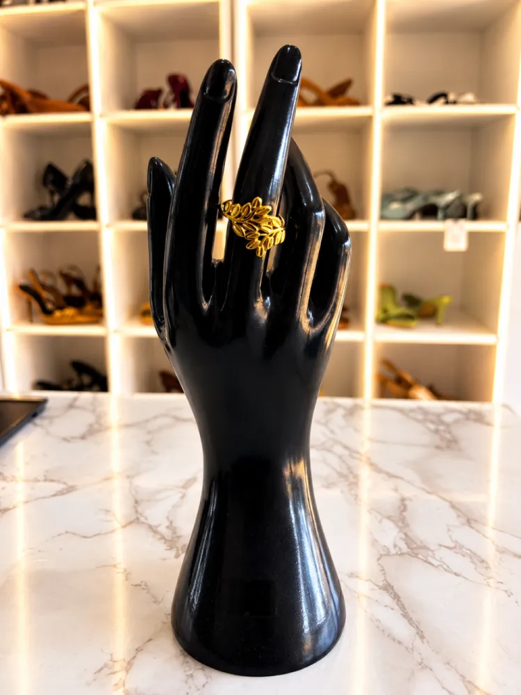 Bague dorée en feuille
