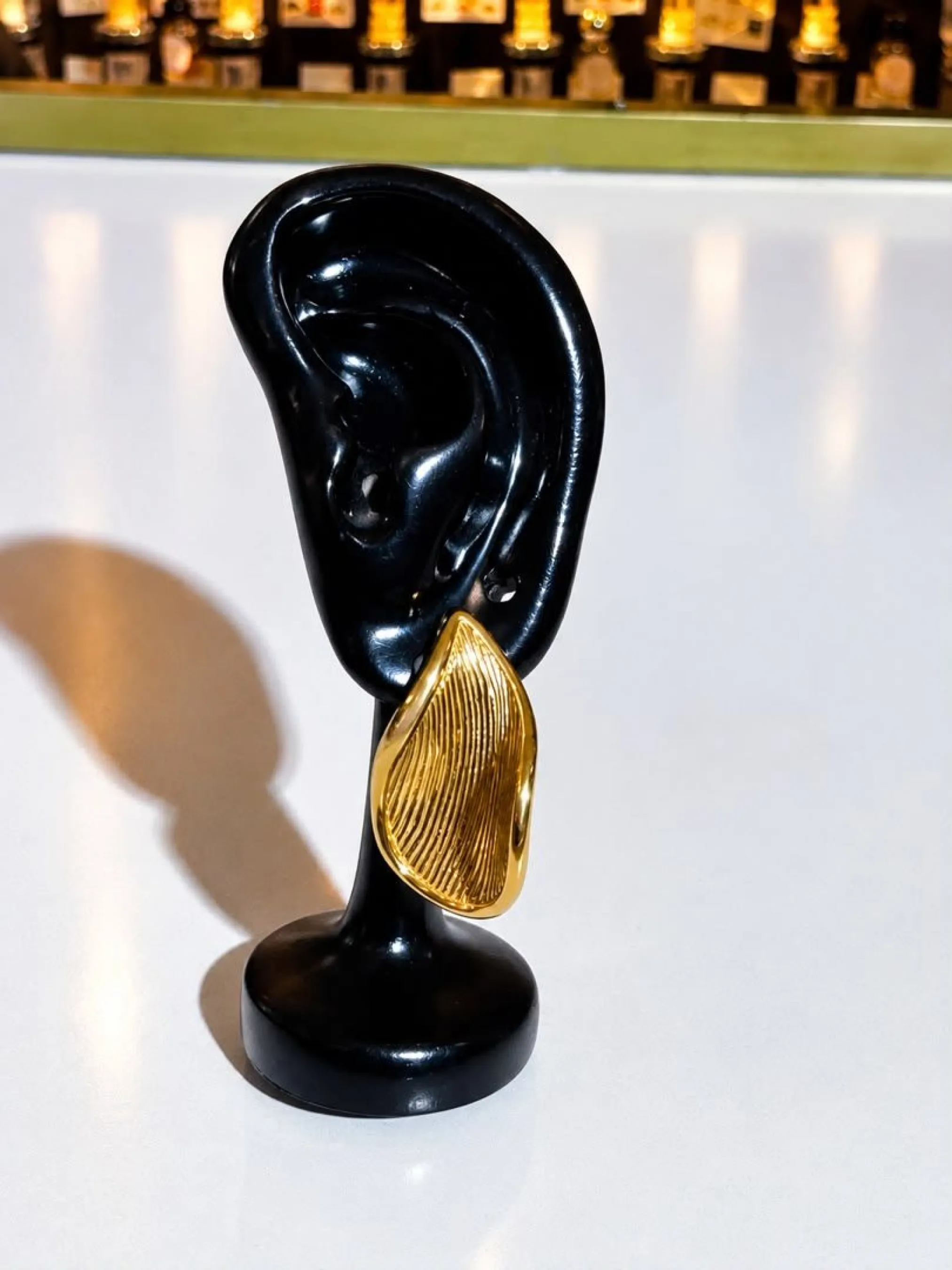 Boucle d'oreille goutte incurvée