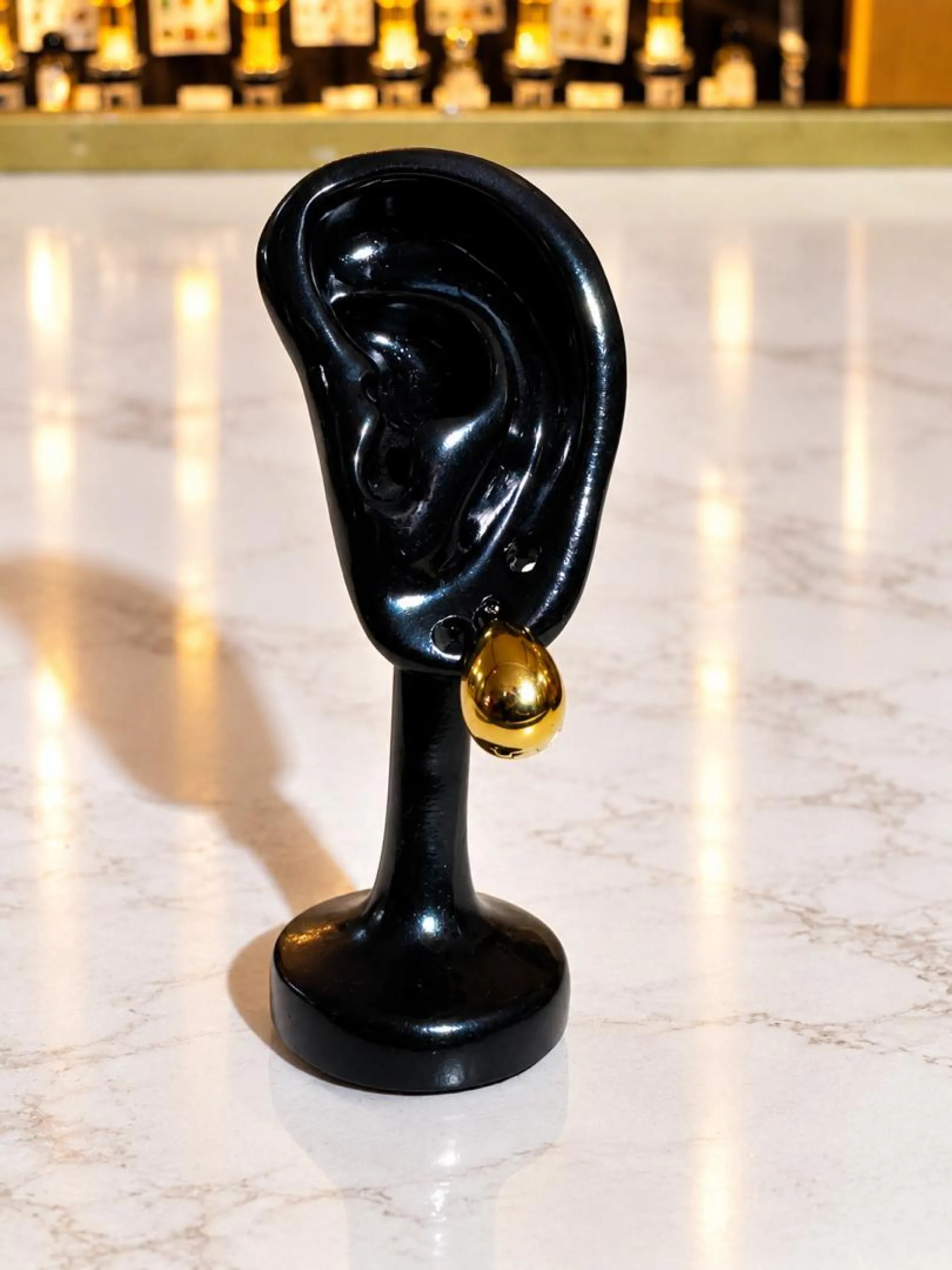 Boucle d'oreille goutte dorée