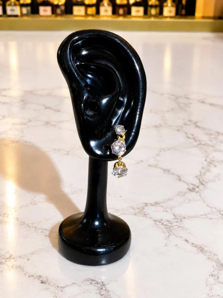 Boucle d'oreille dorée goutte cristal