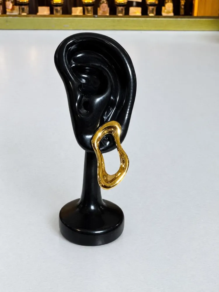 Boucle d'oreille dorée  forme organique