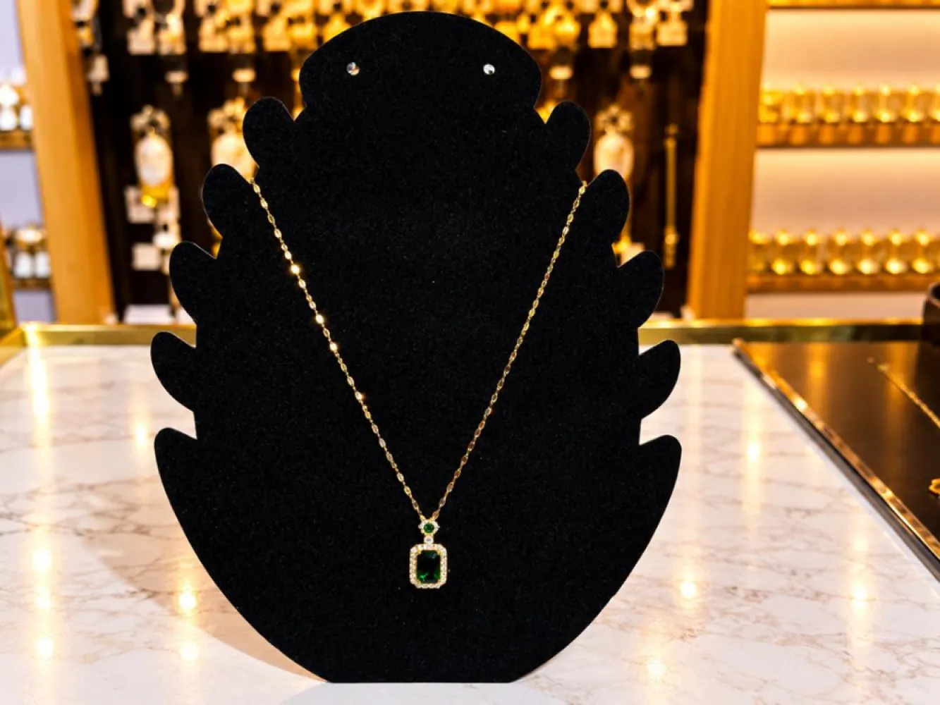 Collier doré pierre émeraude