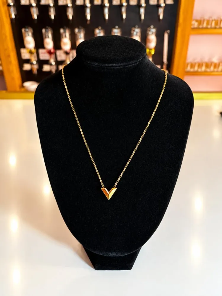 Collier doré V essential