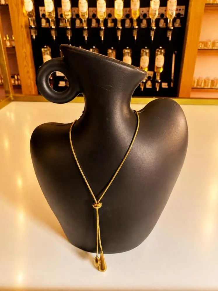 Collier cravate ajustable