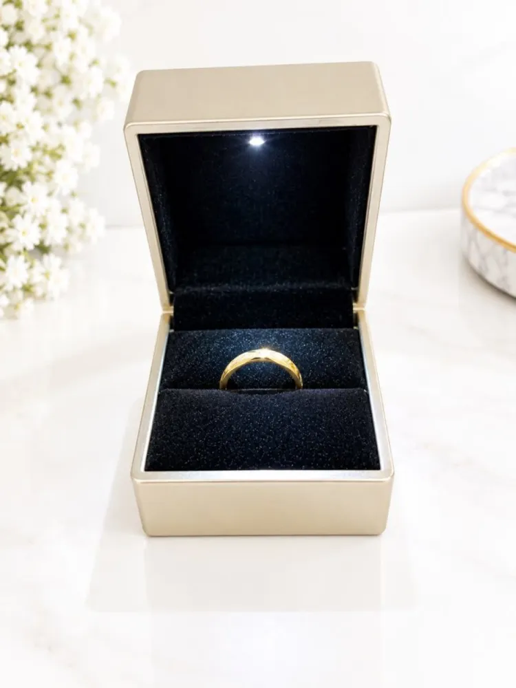 Bague de fiançailles éclat doré + coffret