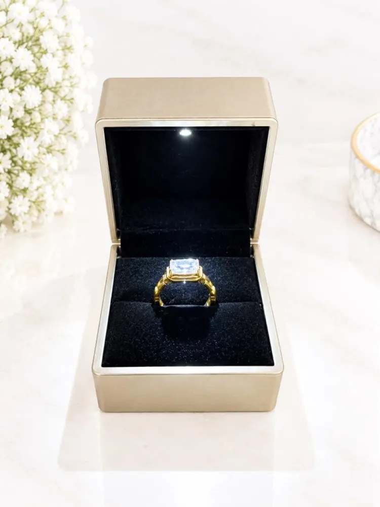 Bague de fiançailles rectangulaire cristal + coffret