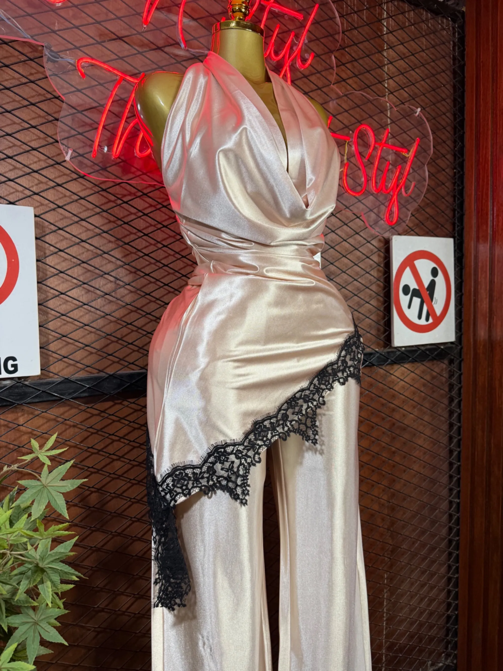 Ensemble en satin — vue 3