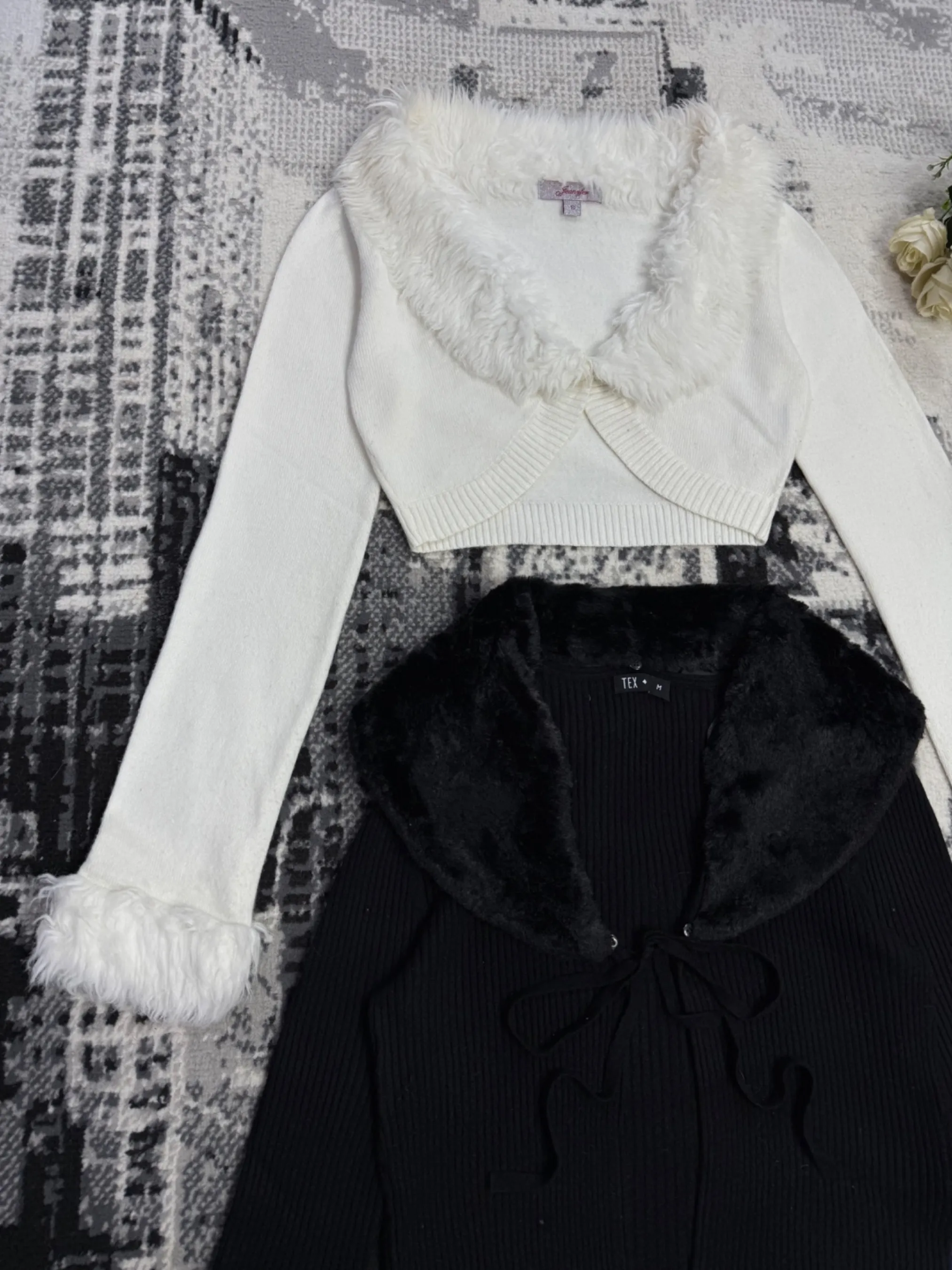 Tops avec encolures et manches en fourrure — vue 2