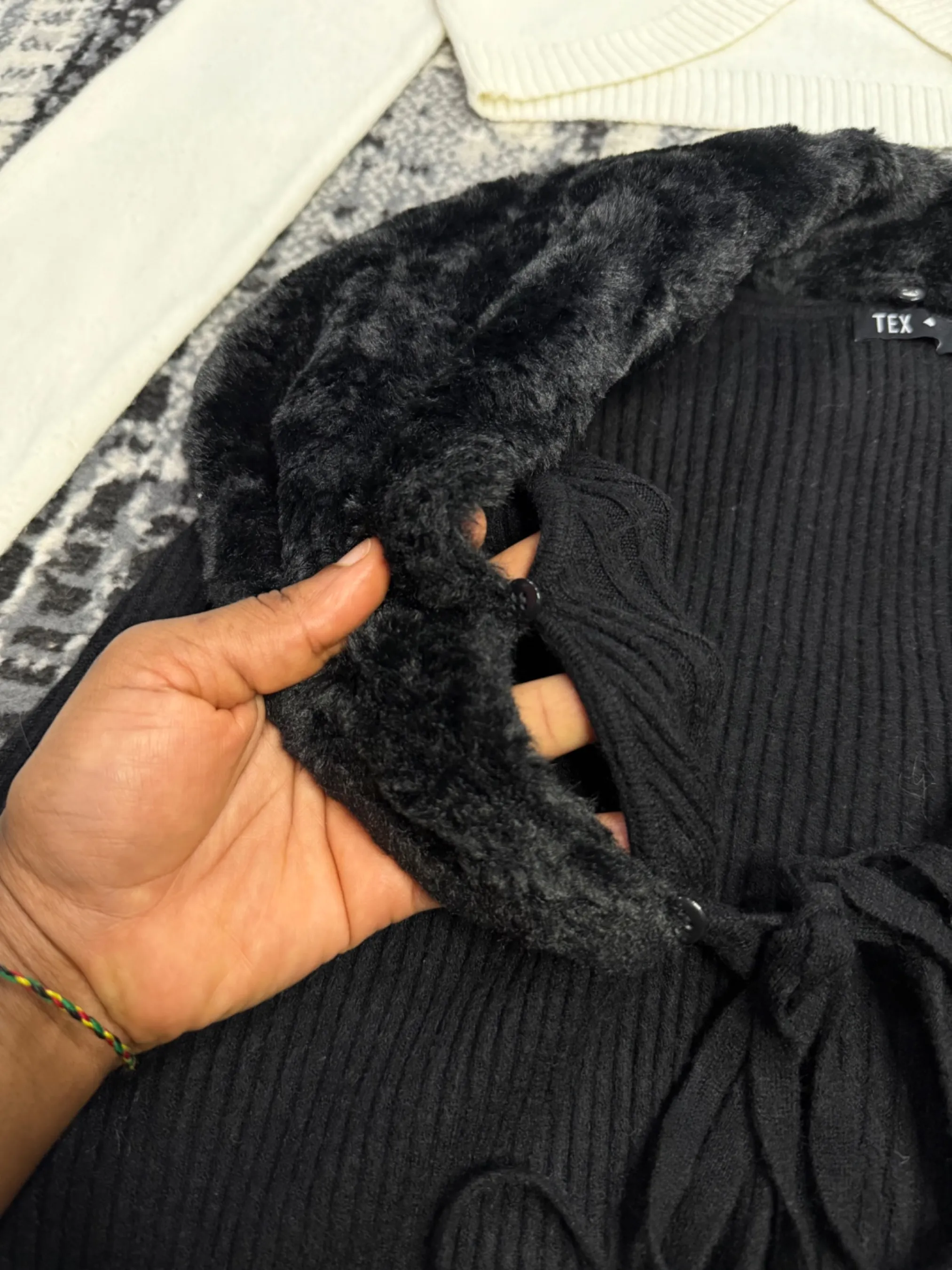 Tops avec encolures et manches en fourrure — vue 4