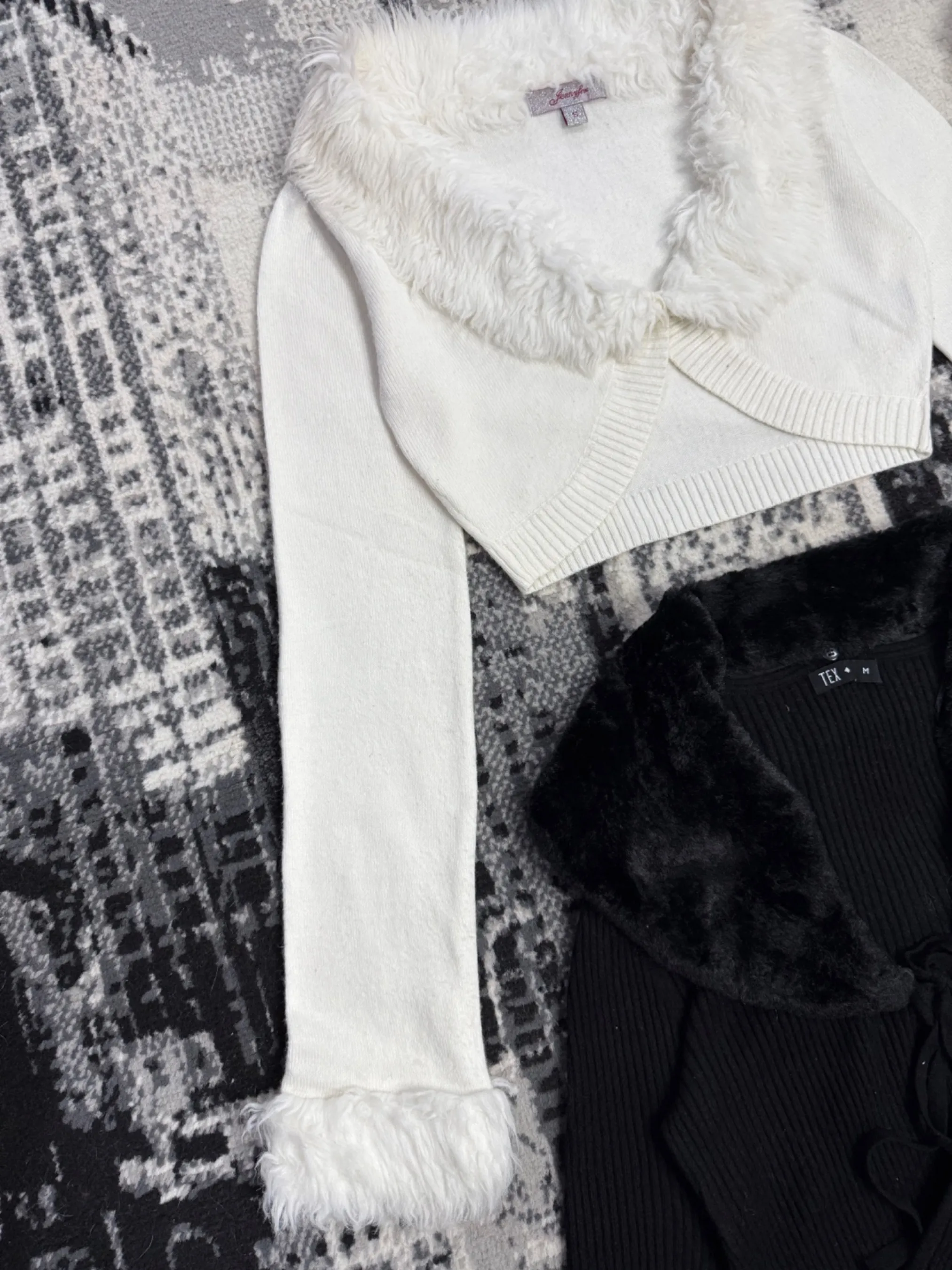 Tops avec encolures et manches en fourrure — vue 5