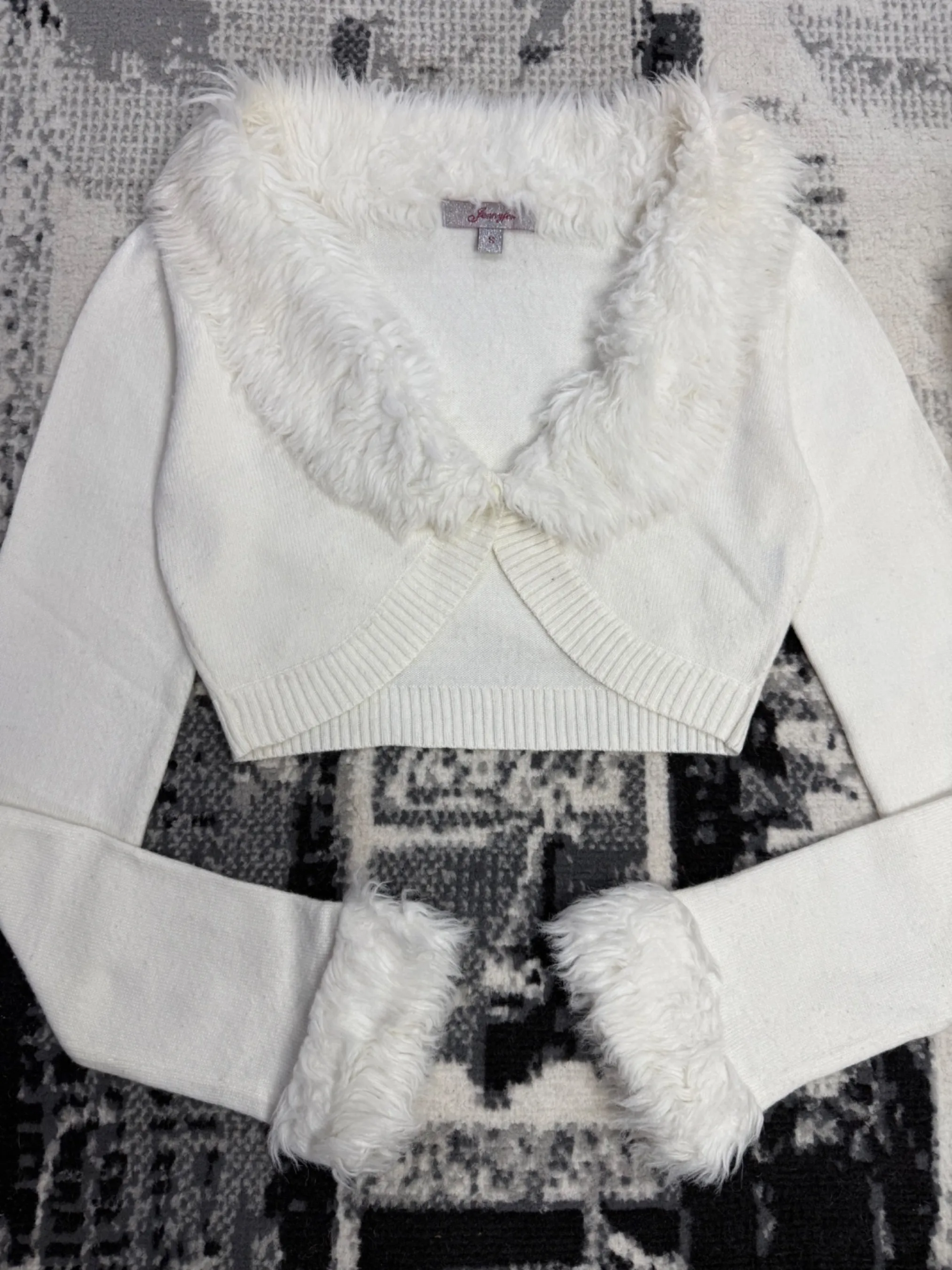 Tops avec encolures et manches en fourrure — vue 6