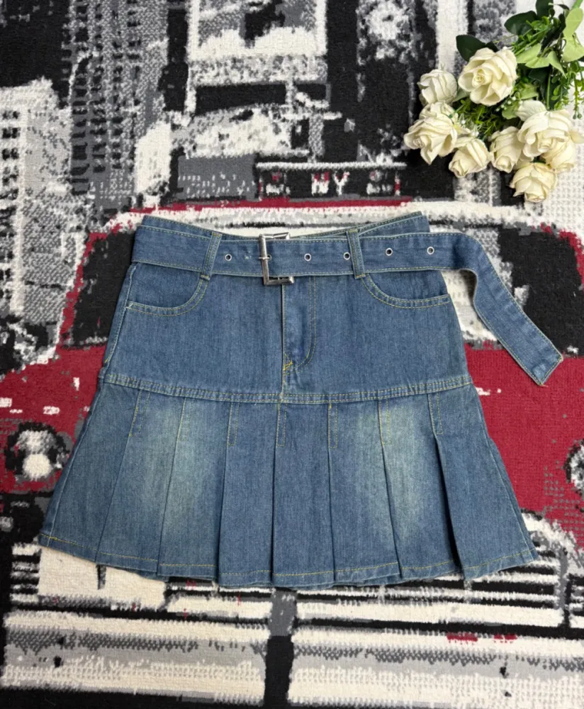 Mini jupe plissée en Jean avec ceinture
