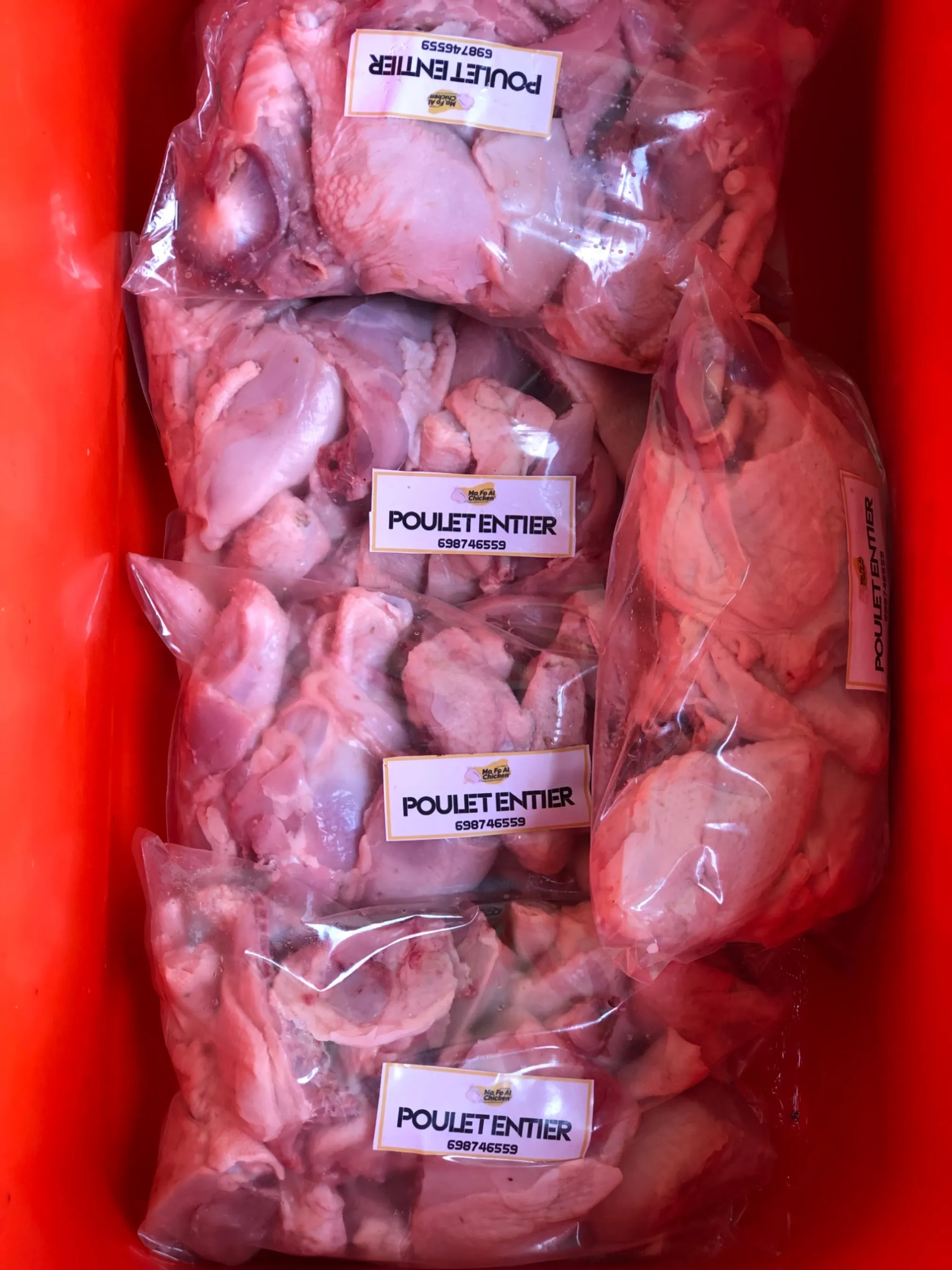 Poulet entier découpé